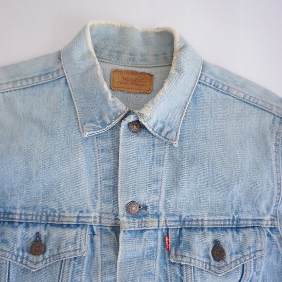 Levi’s Light Wash Denim Trucker Jacket 90s Vintage Classic Minimalist Jean M - Picture 11 of 11